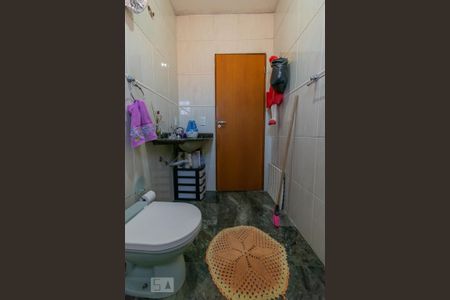 Casa à venda com 240m², 3 quartos e 6 vagas Casa à venda com 240m², 3 quartos e 6 vagasBanheiro Social