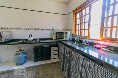 Casa à venda com 240m², 3 quartos e 6 vagas Casa à venda com 240m², 3 quartos e 6 vagasCozinha