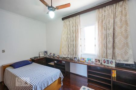 Casa à venda com 365m², 3 quartos e 2 vagas Casa à venda com 365m², 3 quartos e 2 vagasQuarto 01