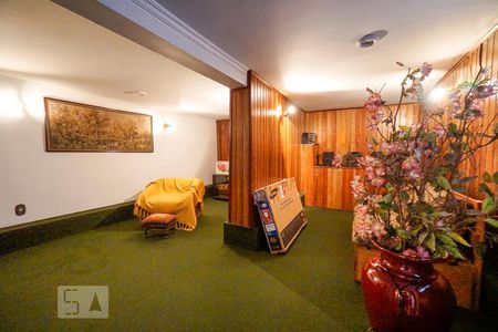 Casa à venda com 365m², 3 quartos e 2 vagas Casa à venda com 365m², 3 quartos e 2 vagasSala de TV