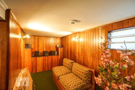 Casa à venda com 365m², 3 quartos e 2 vagas Casa à venda com 365m², 3 quartos e 2 vagasSala de TV