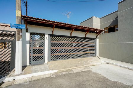 Casa à venda com 365m², 3 quartos e 2 vagas Casa à venda com 365m², 3 quartos e 2 vagasFachada