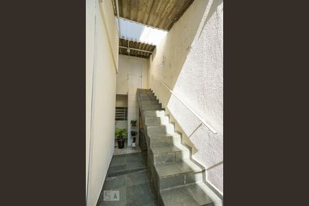 Casa à venda com 365m², 3 quartos e 2 vagas Casa à venda com 365m², 3 quartos e 2 vagasEscada quintal salão