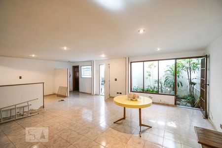 Casa à venda com 365m², 3 quartos e 2 vagas Casa à venda com 365m², 3 quartos e 2 vagasSalão
