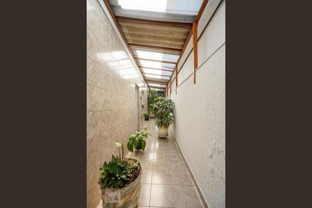 Casa à venda com 365m², 3 quartos e 2 vagas Casa à venda com 365m², 3 quartos e 2 vagasCorredor de entrada