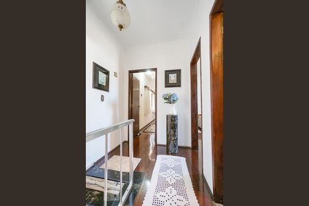 Casa à venda com 365m², 3 quartos e 2 vagas Casa à venda com 365m², 3 quartos e 2 vagasHall dos quartos