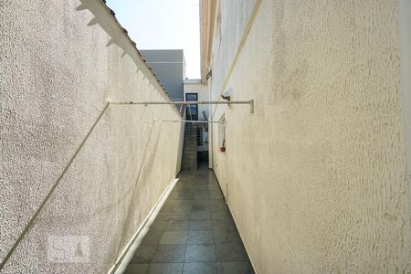 Casa à venda com 365m², 3 quartos e 2 vagas Casa à venda com 365m², 3 quartos e 2 vagasCorredor externo