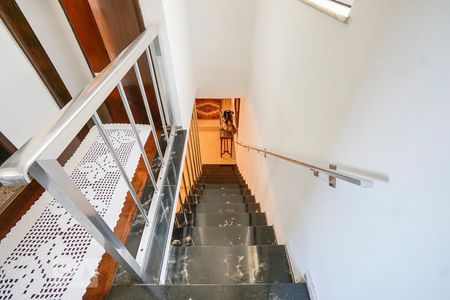 Casa à venda com 365m², 3 quartos e 2 vagas Casa à venda com 365m², 3 quartos e 2 vagasEscada
