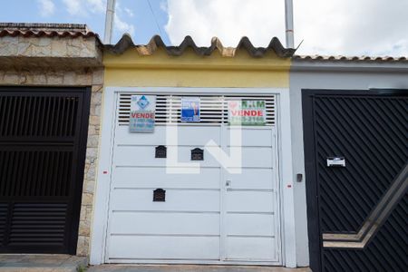Casa à venda com 106m², 3 quartos e 2 vagas Casa à venda com 106m², 3 quartos e 2 vagasFachada