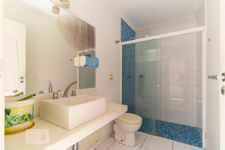 Casa à venda com 220m², 4 quartos e 3 vagasBanheiro do espaço gourmet