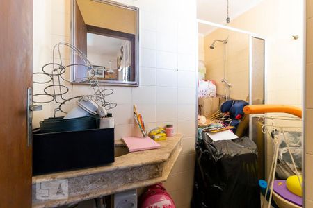 Casa à venda com 220m², 4 quartos e 3 vagasBanheiro da suíte externa