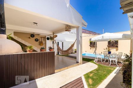 Casa à venda com 220m², 4 quartos e 3 vagasQuintal