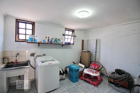 Casa à venda com 429m², 5 quartos e 5 vagasLavanderia