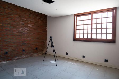 Casa à venda com 600m², 4 quartos e 2 vagas Casa à venda com 600m², 4 quartos e 2 vagasEscritório