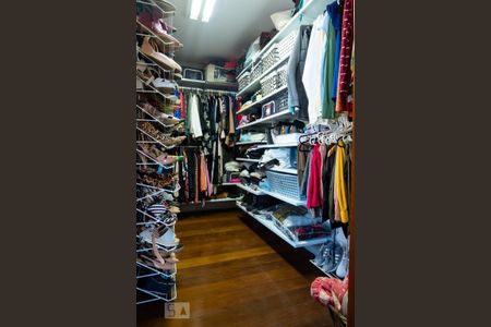 Casa à venda com 600m², 4 quartos e 2 vagas Casa à venda com 600m², 4 quartos e 2 vagasCloset da suíte 1