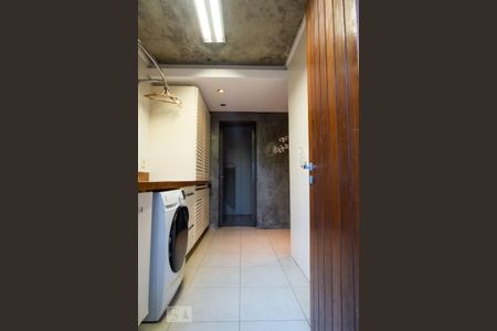 Casa à venda com 600m², 4 quartos e 2 vagas Casa à venda com 600m², 4 quartos e 2 vagasÁrea de Serviço