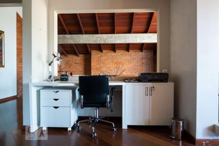 Casa à venda com 600m², 4 quartos e 2 vagas Casa à venda com 600m², 4 quartos e 2 vagasSala Íntima