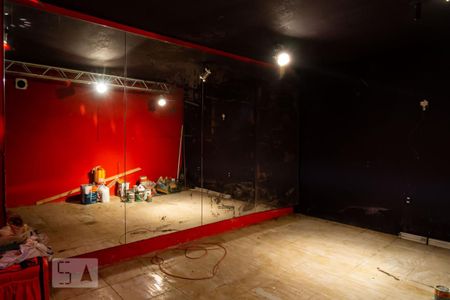 Casa à venda com 600m², 4 quartos e 2 vagas Casa à venda com 600m², 4 quartos e 2 vagasEstúdio de Música