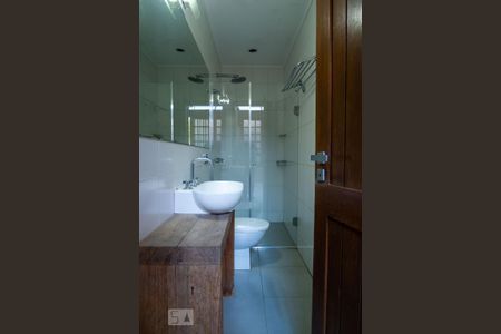 Casa à venda com 600m², 4 quartos e 2 vagas Casa à venda com 600m², 4 quartos e 2 vagasBanheiro de Serviço