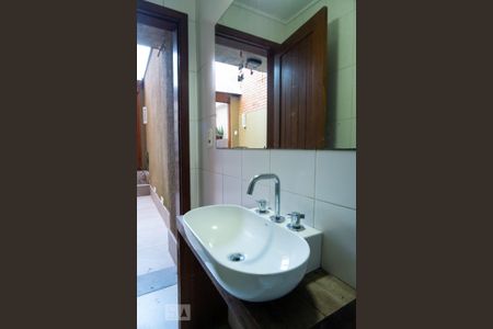 Casa à venda com 600m², 4 quartos e 2 vagas Casa à venda com 600m², 4 quartos e 2 vagasBanheiro de Serviço