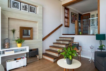 Casa à venda com 600m², 4 quartos e 2 vagas Casa à venda com 600m², 4 quartos e 2 vagasSala