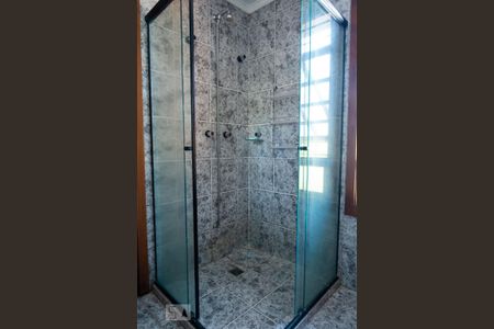 Casa à venda com 600m², 4 quartos e 2 vagas Casa à venda com 600m², 4 quartos e 2 vagasBanheiro da Suíte 1