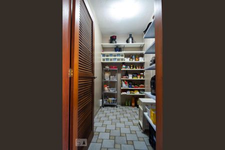 Casa à venda com 600m², 4 quartos e 2 vagas Casa à venda com 600m², 4 quartos e 2 vagasDespensa