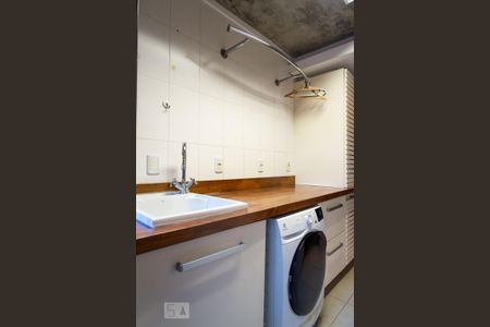 Casa à venda com 600m², 4 quartos e 2 vagas Casa à venda com 600m², 4 quartos e 2 vagasÁrea de Serviço