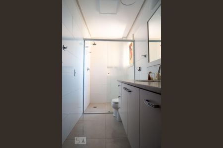 Casa à venda com 600m², 4 quartos e 2 vagas Casa à venda com 600m², 4 quartos e 2 vagasBanheiro