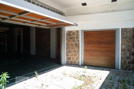 Casa à venda com 600m², 4 quartos e 2 vagas Casa à venda com 600m², 4 quartos e 2 vagasGaragem