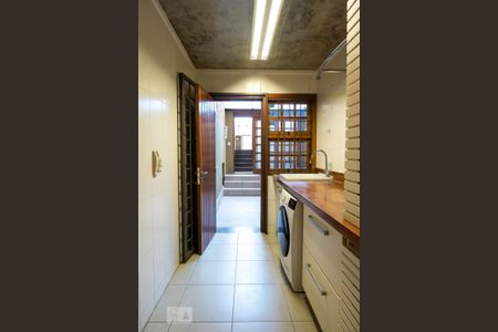 Casa à venda com 600m², 4 quartos e 2 vagas Casa à venda com 600m², 4 quartos e 2 vagasÁrea de Serviço