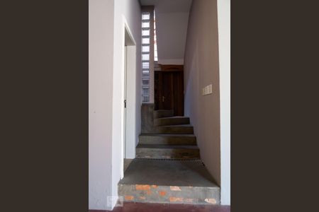 Casa à venda com 600m², 4 quartos e 2 vagas Casa à venda com 600m², 4 quartos e 2 vagasEscada