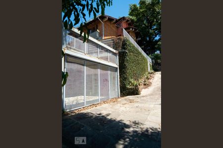 Casa à venda com 600m², 4 quartos e 2 vagas Casa à venda com 600m², 4 quartos e 2 vagasFachada