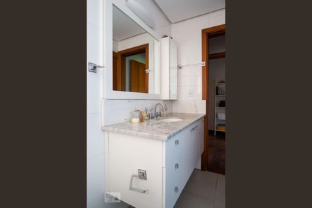 Casa à venda com 600m², 4 quartos e 2 vagas Casa à venda com 600m², 4 quartos e 2 vagasBanheiro