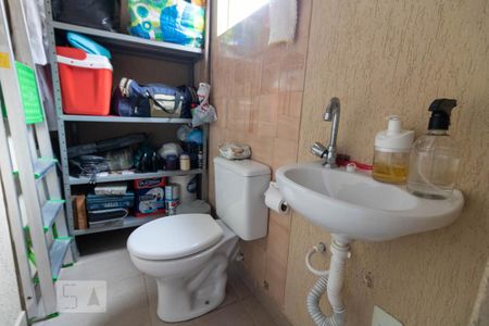 Casa à venda com 180m², 3 quartos e 2 vagasBanheiro de Serviço