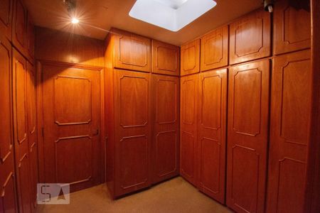 Casa à venda com 400m², 4 quartos e 4 vagasCloset