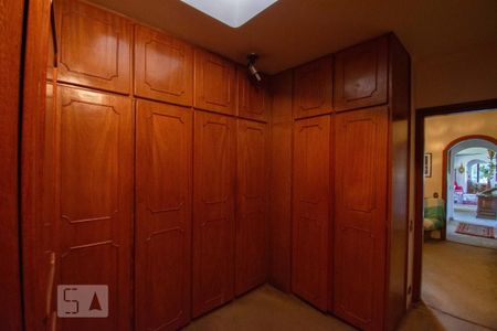 Casa à venda com 400m², 4 quartos e 4 vagasCloset