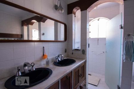 Casa à venda com 400m², 4 quartos e 4 vagasBanheiro da Suíte