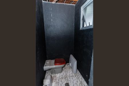 Casa à venda com 350m², 4 quartos e 3 vagas Casa à venda com 350m², 4 quartos e 3 vagasBanheiro salão de festas