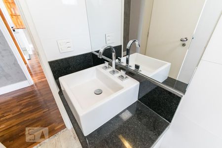 Apartamento à venda com 105m², 2 quartos e 2 vagasBanheiro Social