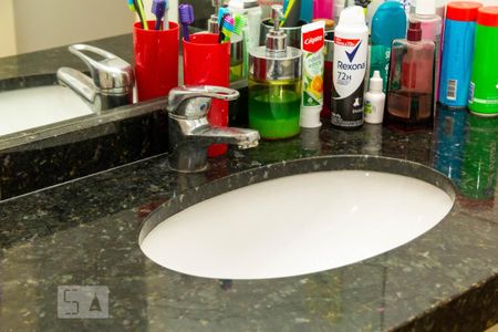 Casa à venda com 288m², 4 quartos e 4 vagasSuíte do Quarto 1