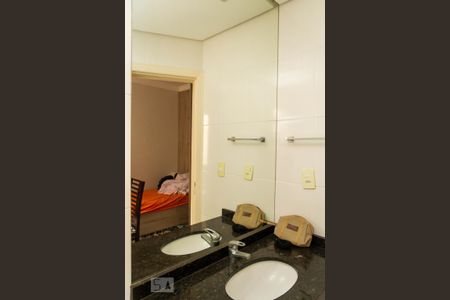 Casa à venda com 288m², 4 quartos e 4 vagasSuíte do Quarto 2