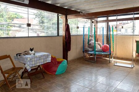Casa à venda com 110m², 3 quartos e 2 vagas Casa à venda com 110m², 3 quartos e 2 vagasVaranda