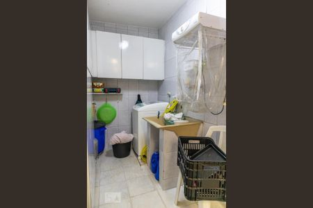 Casa à venda com 159m², 3 quartos e 2 vagas Casa à venda com 159m², 3 quartos e 2 vagasÁrea de serviço
