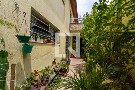 Casa à venda com 285m², 4 quartos e 1 vaga Casa à venda com 285m², 4 quartos e 1 vagaQuintal