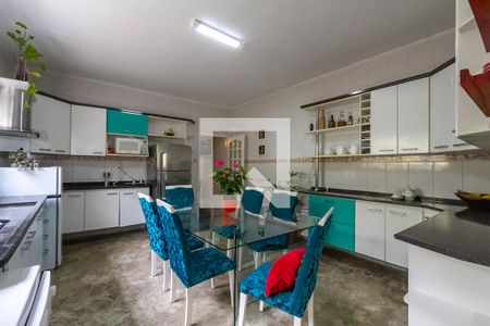 Casa à venda com 285m², 4 quartos e 1 vaga Casa à venda com 285m², 4 quartos e 1 vagaCozinha