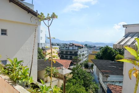 Casa à venda com 350m², 8 quartos e 2 vagas Casa à venda com 350m², 8 quartos e 2 vagasCasa 1 - Sacada