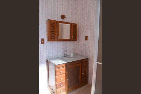 Casa à venda com 350m², 8 quartos e 2 vagas Casa à venda com 350m², 8 quartos e 2 vagasCasa 2 -Banheiro