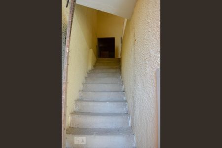 Casa à venda com 350m², 8 quartos e 2 vagas Casa à venda com 350m², 8 quartos e 2 vagasCasa 3 - Escadas área de serviço