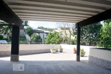 Casa à venda com 350m², 8 quartos e 2 vagas Casa à venda com 350m², 8 quartos e 2 vagasTerraço